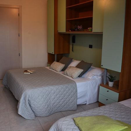 Hotel Gambrinus Rimini Exteriör bild