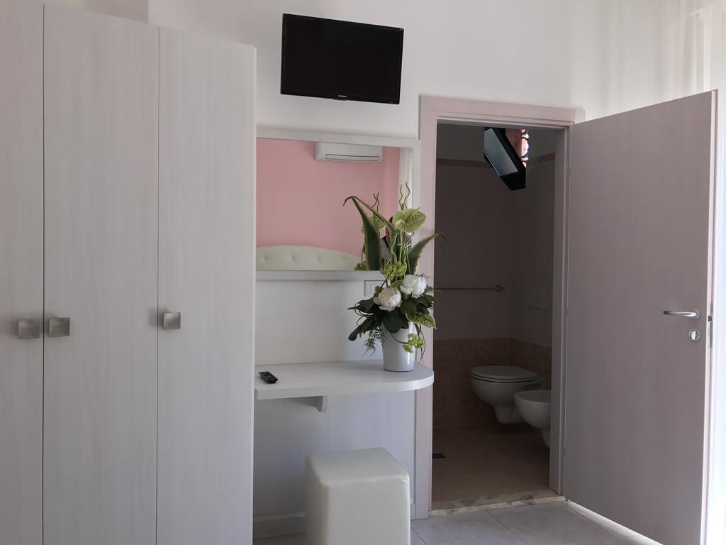 Hotel Gambrinus Rimini Exteriör bild