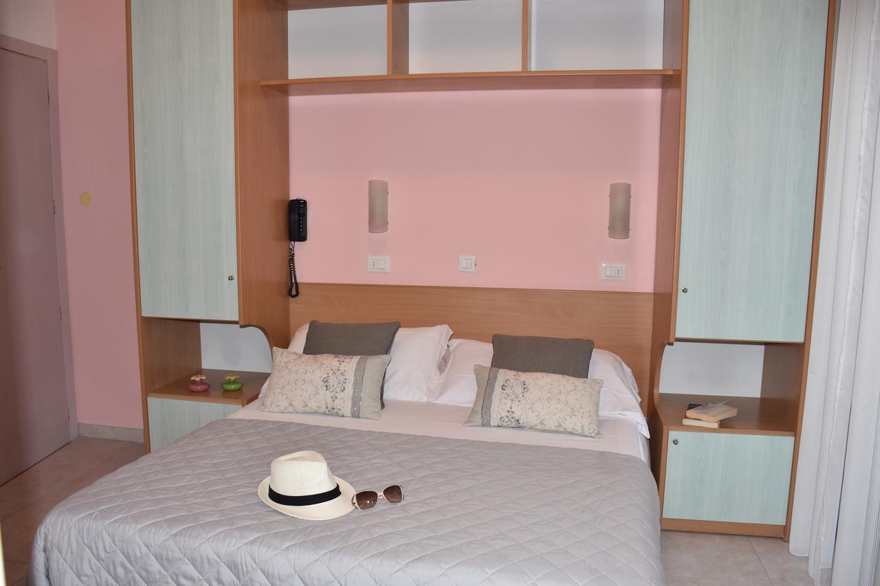 Hotel Gambrinus Rimini Exteriör bild