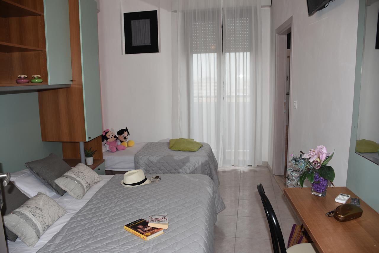 Hotel Gambrinus Rimini Exteriör bild