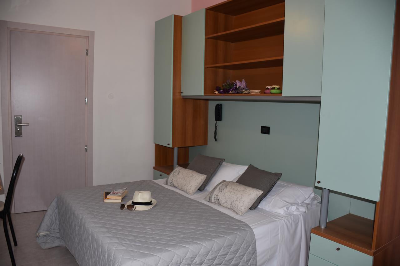 Hotel Gambrinus Rimini Exteriör bild