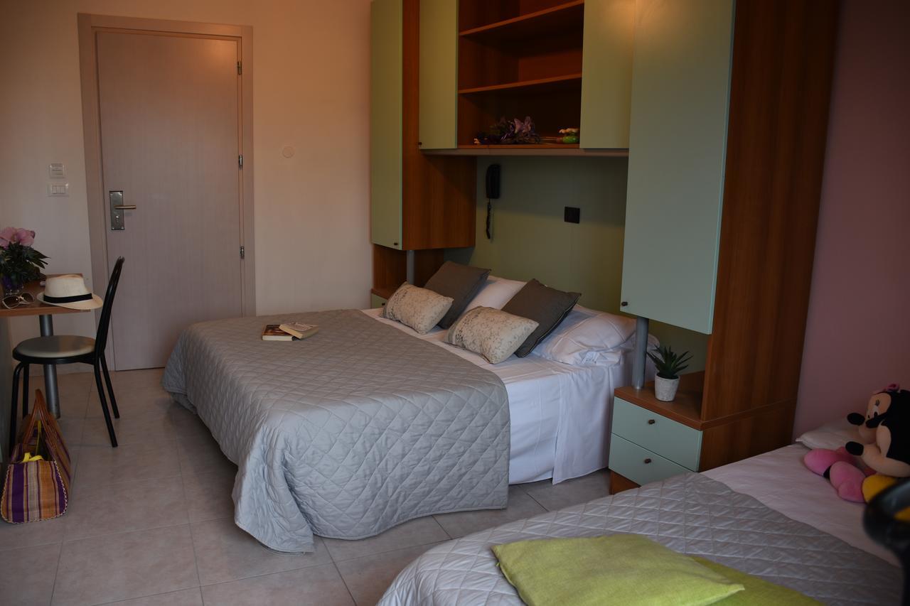 Hotel Gambrinus Rimini Exteriör bild